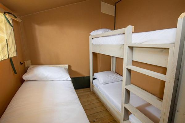 Camping Chateau De Galaure Chateauneuf-de-Galaure Kültér fotó