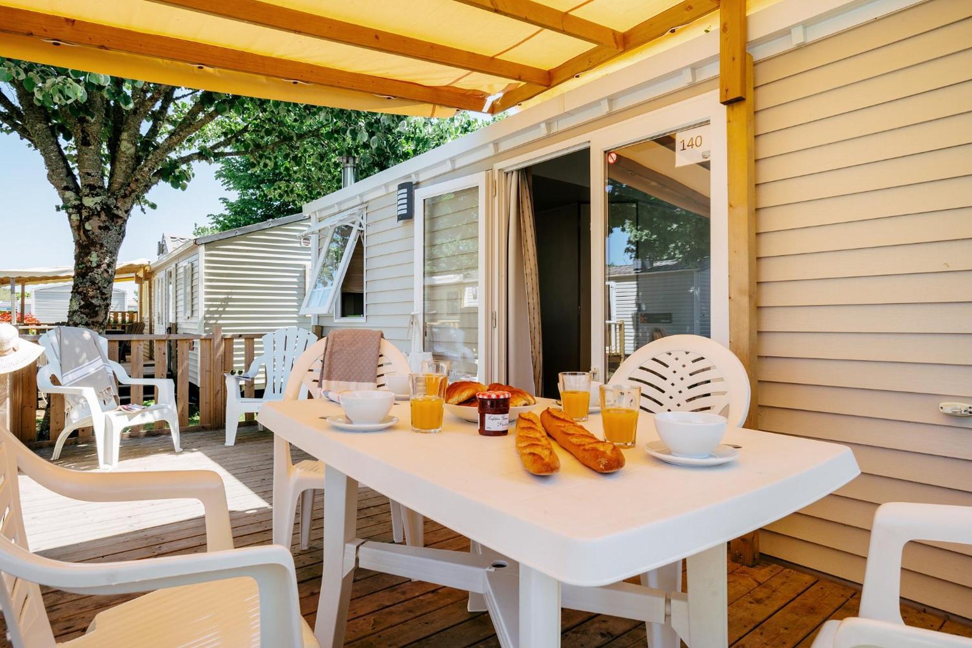 Camping Chateau De Galaure Chateauneuf-de-Galaure Kültér fotó