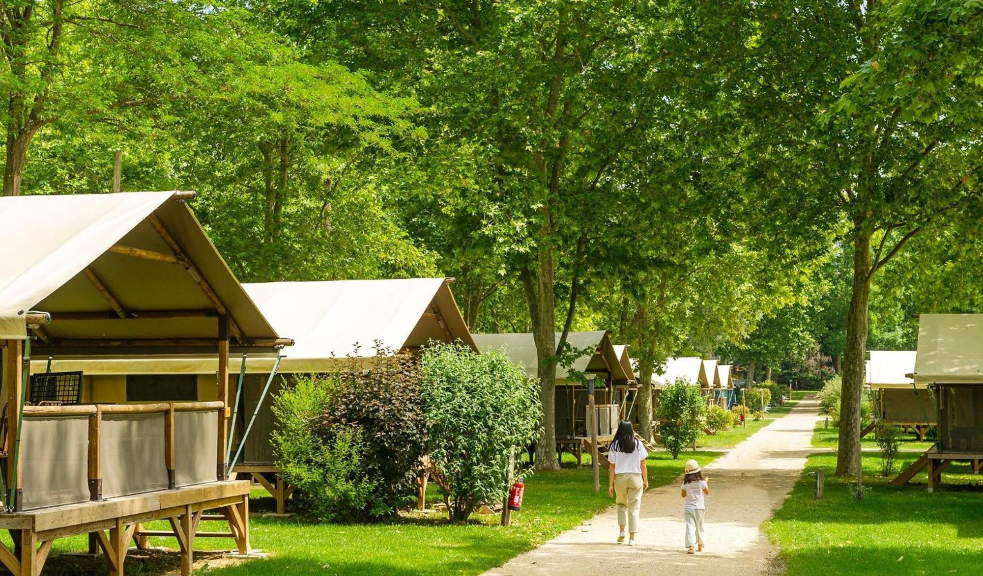 Camping Chateau De Galaure Chateauneuf-de-Galaure Kültér fotó